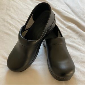 NWOT Dansko clogs